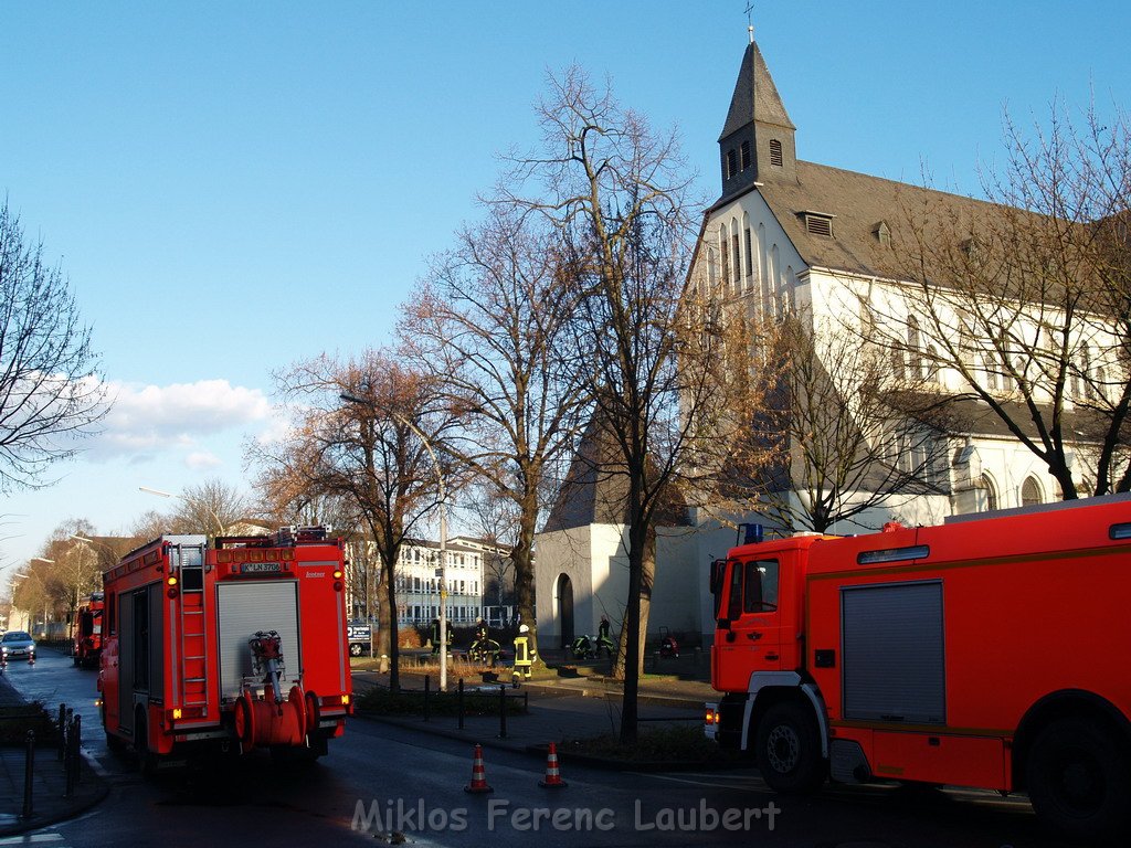 Brand in Kirche Koeln Muelheim Tiefenthalstr   P43.JPG